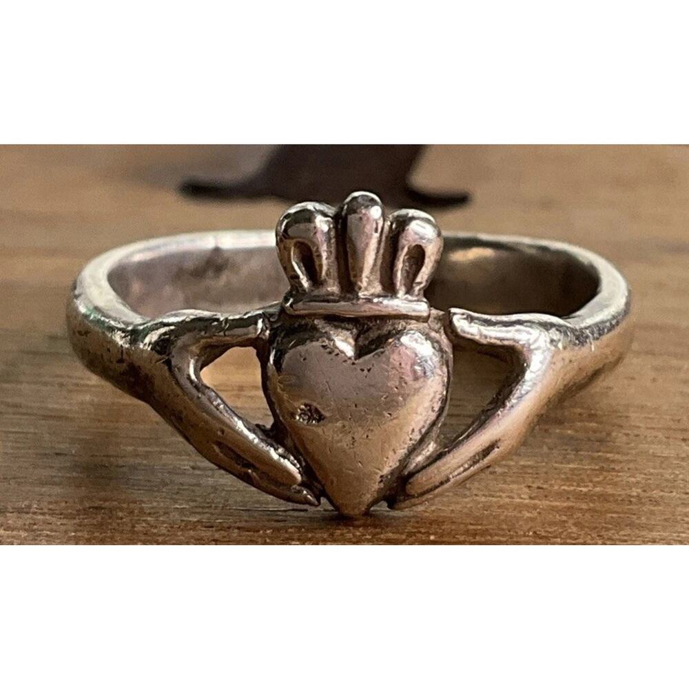 James Avery Retired Sterling silver Claddagh Heart Ring Size 6.5